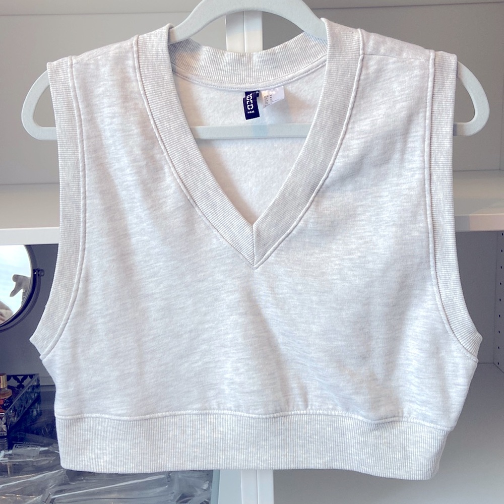 H&M V-neck cropped sweatshirt best